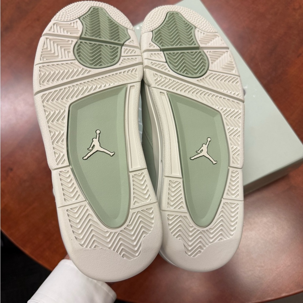 Nike Air Jordan 4 Retro Seafoam Sail Silver HV0823-003 Size 9.5 men/11 Women NIB - Picture 8 of 13